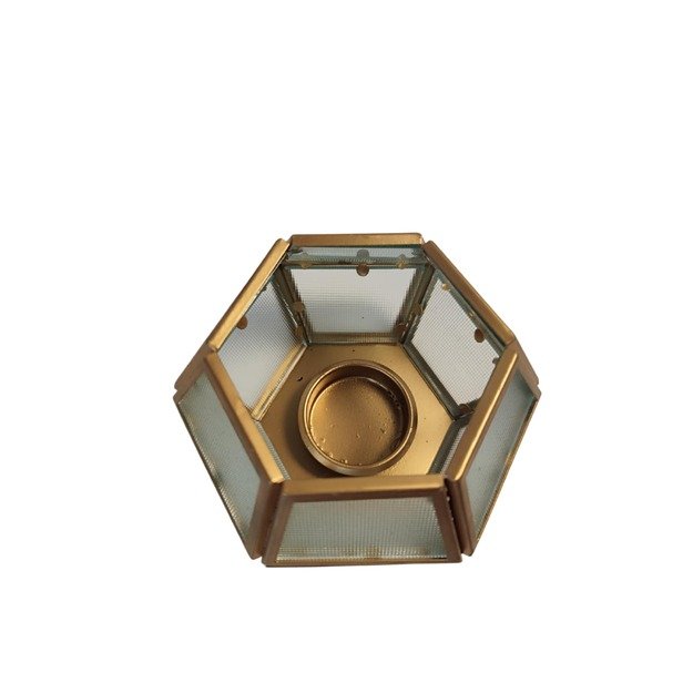 Geometrinė žvakidė su auksiniu metaliniu rėmu 1