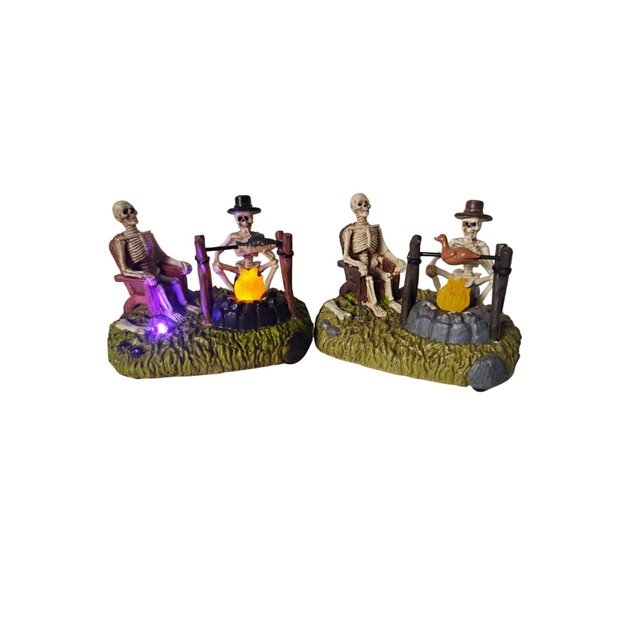 Helovino dekoracija skeletai prie laužo (su LED šviesa)  2