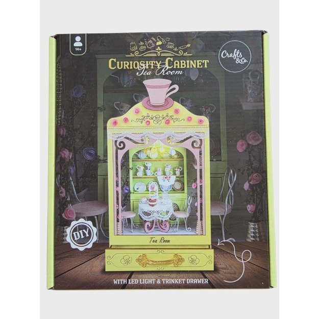 Miniatiūrinis kūrybinis rinkinys „Curiosity Cabinet – Tea Room“ su LED apšvietimu